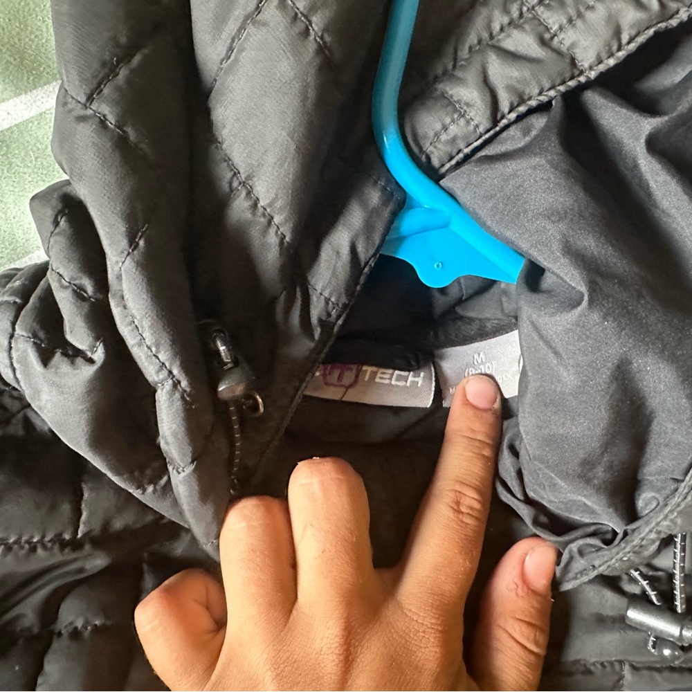 Free tech jacket - Picture 2 of 2